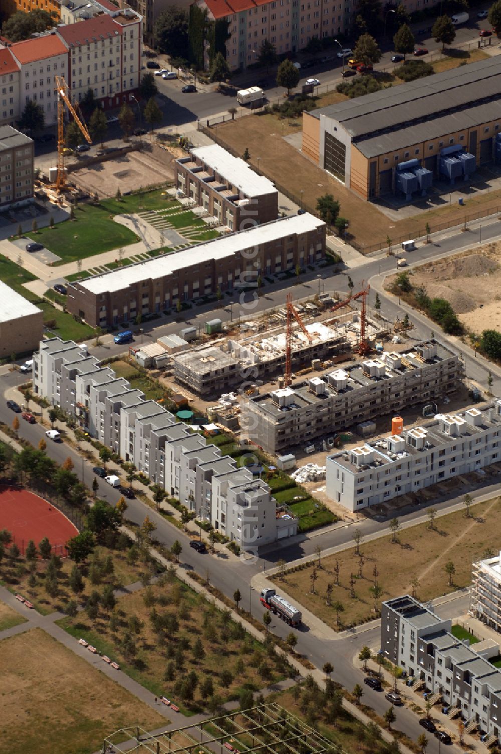 Berlin from above - Mixing of residential and commercial settlements on Eldenaer Strasse in the district Prenzlauer Berg in Berlin, Germany