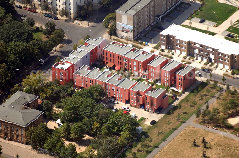 Aerial image Berlin - Mixing of residential and commercial settlements on Eldenaer Strasse in the district Prenzlauer Berg in Berlin, Germany