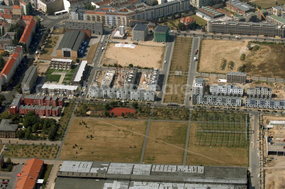 Berlin from the bird's eye view: Mixing of residential and commercial settlements on Eldenaer Strasse in the district Prenzlauer Berg in Berlin, Germany