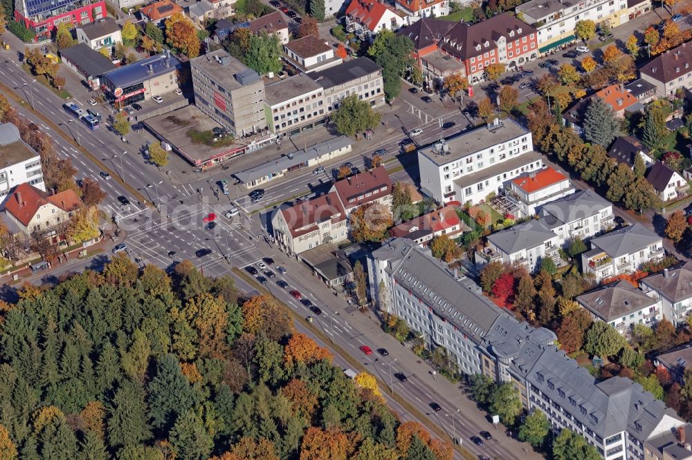 München from above - Mixing of residential and commercial settlements arounf Waldfriedhofstrasse and Fuerstenrieder Strasse in Munich in the state Bavaria, Germany