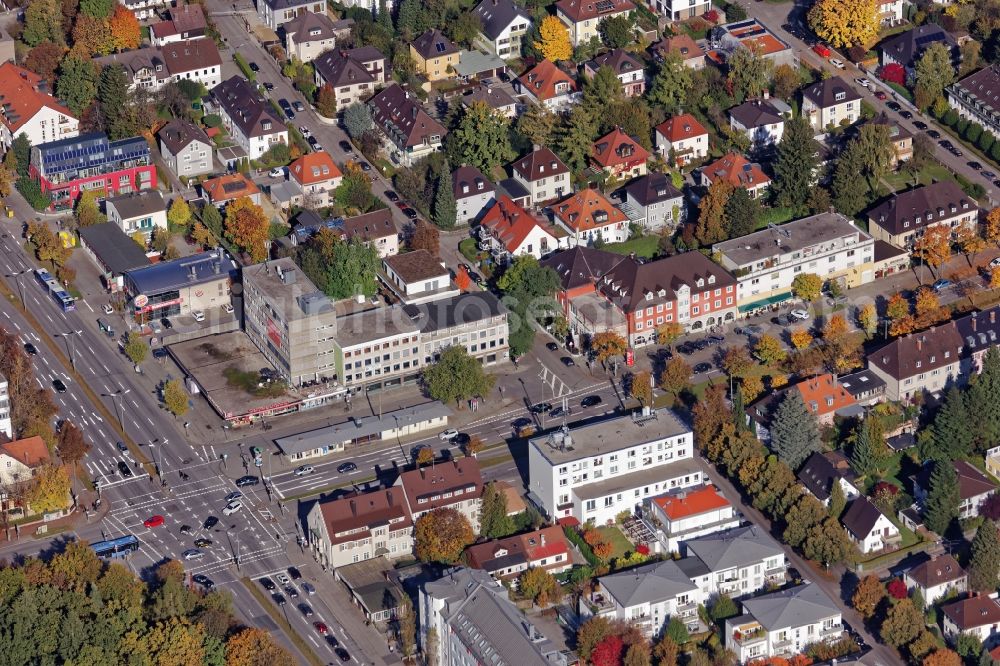 München from the bird's eye view: Mixing of residential and commercial settlements arounf Waldfriedhofstrasse and Fuerstenrieder Strasse in Munich in the state Bavaria, Germany