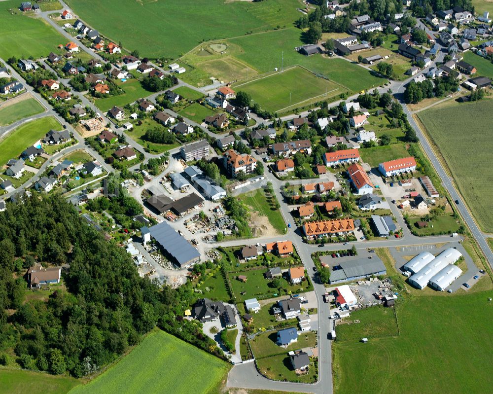 Aerial photograph Feilitzsch - Mixing of residential and commercial settlements on street Fichtelgebirgsstrasse in the district Zedtwitz in Feilitzsch in the state Bavaria, Germany