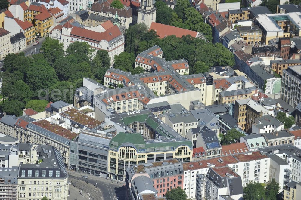 Aerial image Berlin - Mixing of residential and commercial settlements Hackeschen Hoefe of PentaNex GmbH in the district Mitte in Berlin, Germany