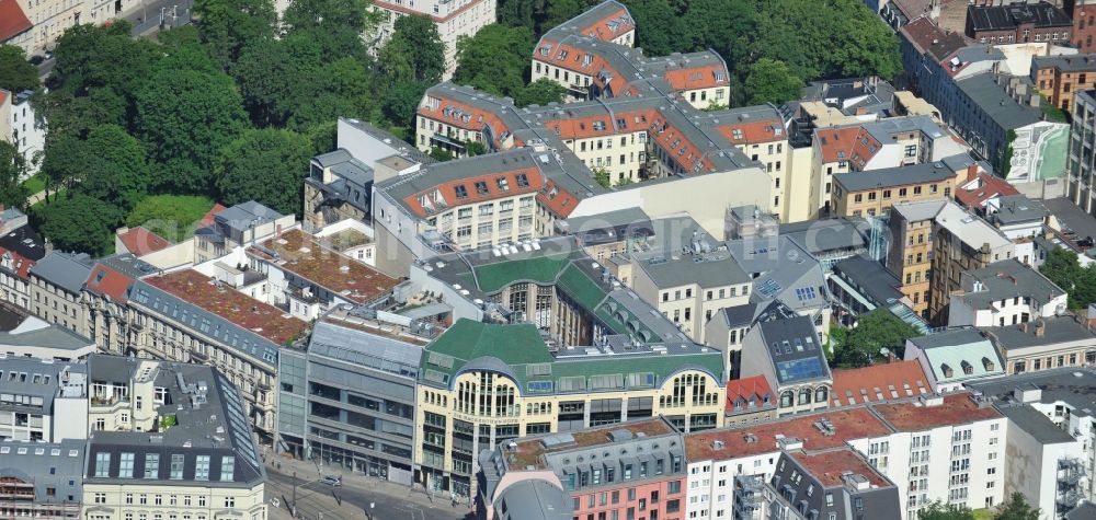 Aerial photograph Berlin - Mixing of residential and commercial settlements Hackeschen Hoefe of PentaNex GmbH in the district Mitte in Berlin, Germany