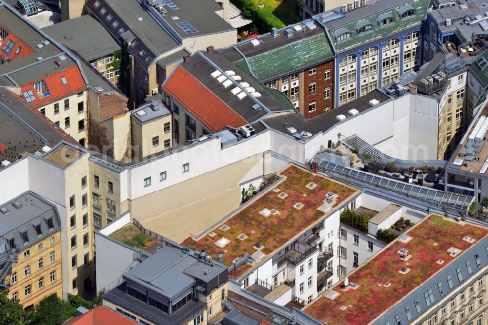 Aerial photograph Berlin - Mixing of residential and commercial settlements Hackeschen Hoefe of PentaNex GmbH in the district Mitte in Berlin, Germany