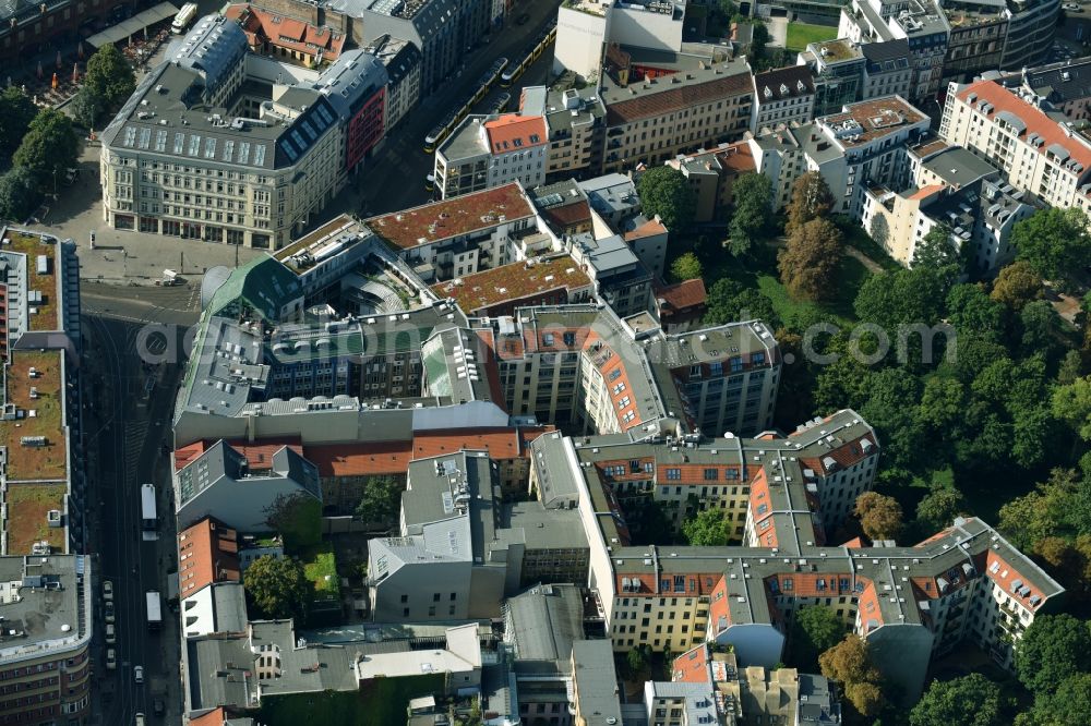 Aerial photograph Berlin - Mixing of residential and commercial settlements Hackeschen Hoefe of PentaNex GmbH in the district Mitte in Berlin, Germany