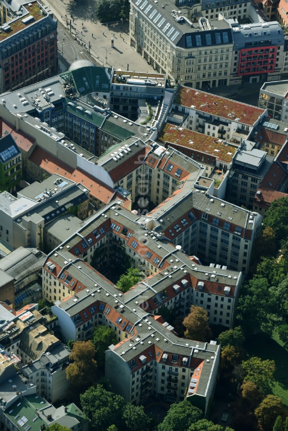 Aerial image Berlin - Mixing of residential and commercial settlements Hackeschen Hoefe of PentaNex GmbH in the district Mitte in Berlin, Germany