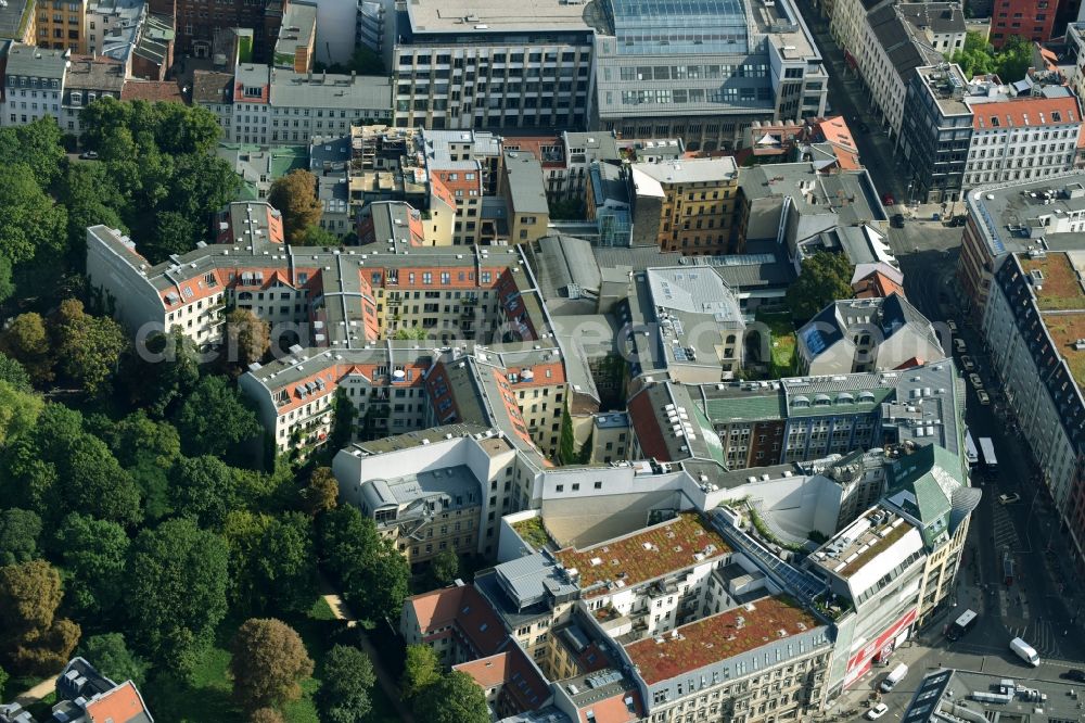 Aerial image Berlin - Mixing of residential and commercial settlements Hackeschen Hoefe of PentaNex GmbH in the district Mitte in Berlin, Germany