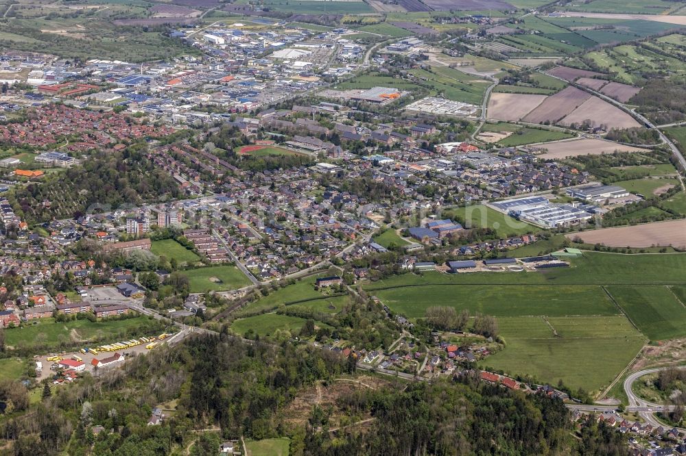 Aerial photograph Husum - Mixed development of the residential and commercial areas in Husum East in Husum in the state of Schleswig-Holstein