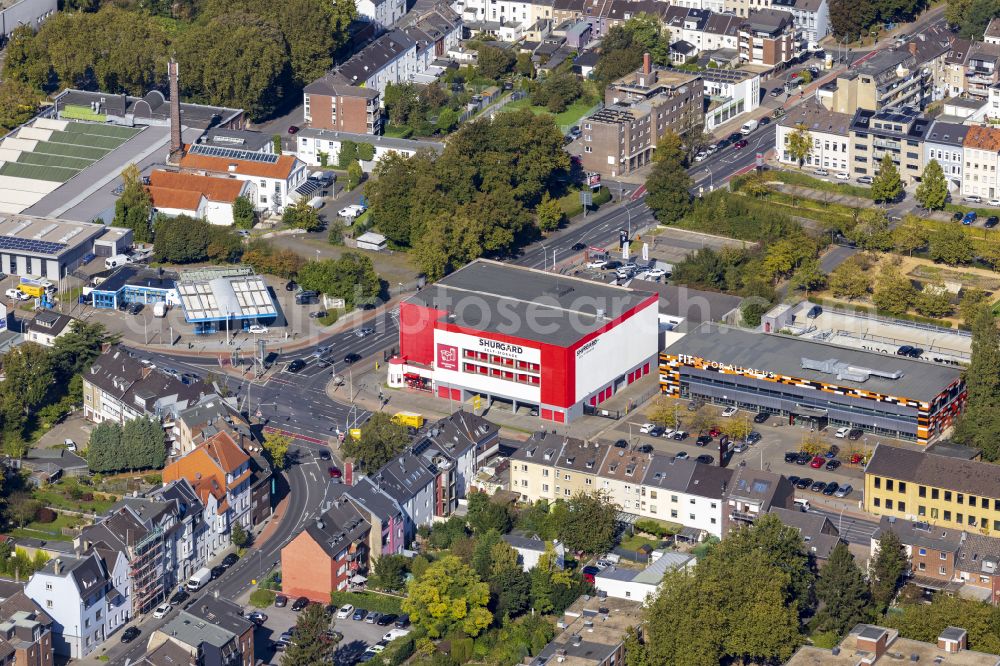 Aerial photograph Mönchengladbach - Mixed development of the residential and commercial area on Waldnieler Strasse in Moenchengladbach in the state of North Rhine-Westphalia, Germany