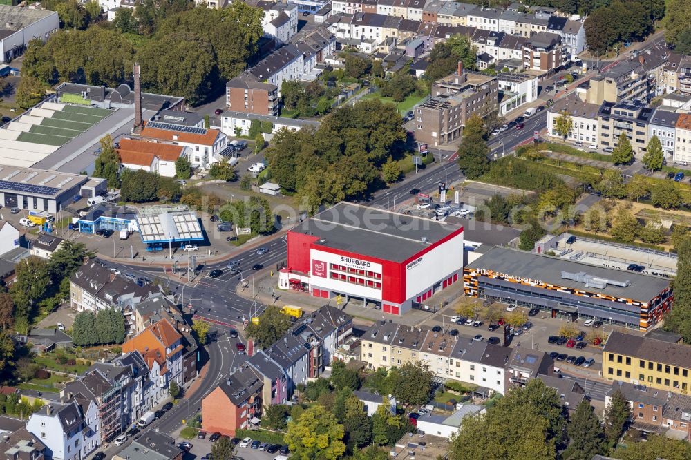 Mönchengladbach from above - Mixed development of the residential and commercial area on Waldnieler Strasse in Moenchengladbach in the state of North Rhine-Westphalia, Germany