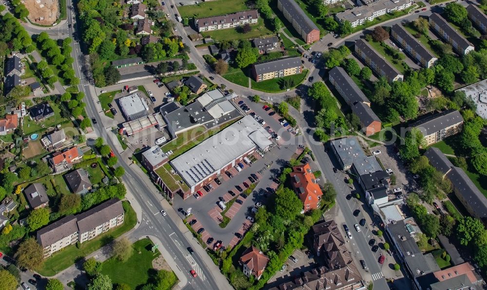 Flensburg from the bird's eye view: Mixing of residential and commercial settlements in Ortsteil Muerwik in Flensburg in the state Schleswig-Holstein, Germany