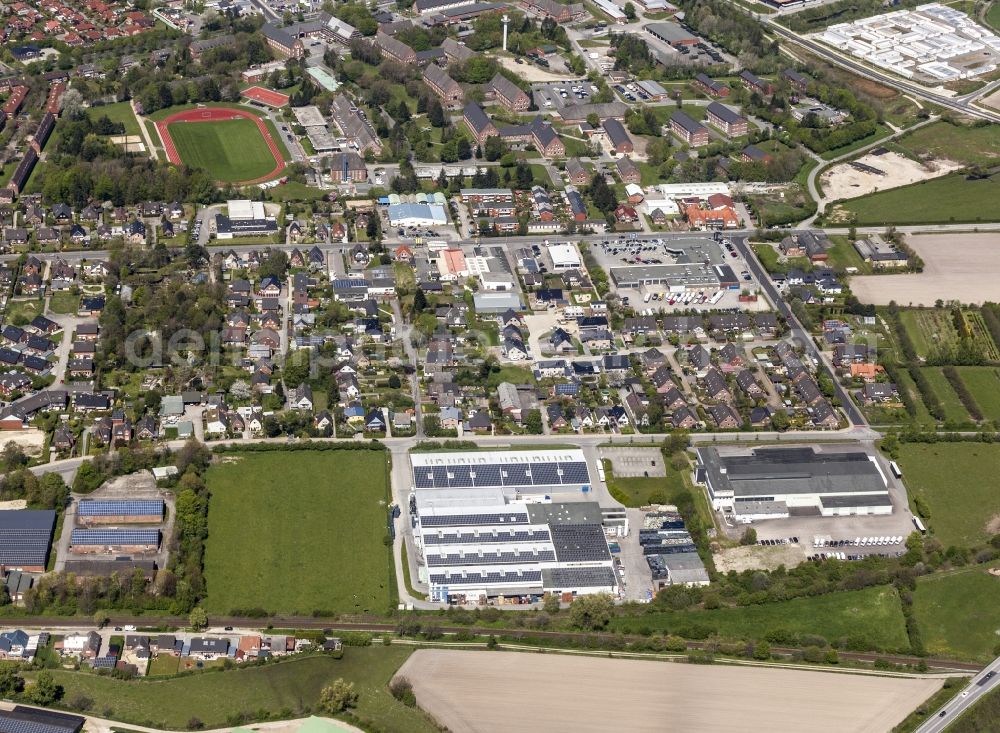 Aerial photograph Husum - Mixing of residential and commercial settlements Osterhusumer Strasse in Husum in the state Schleswig-Holstein