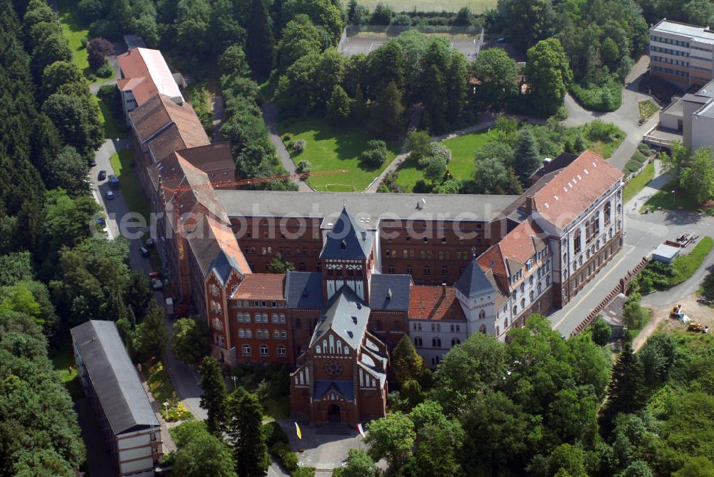 Aerial image St. Wendel - Blick auf das Missionshaus St. Wendel. Die Steyler Missionare sind eine römisch-katholische Ordensgemeinschaft, benannt nach dem kleinen Gründungsort Steyl, heute ein Stadtteil von Venlo (Stadtteil Steijl) in den Niederlanden. Heute arbeiten ihre rund 10.000 Mitglieder in allen Kontinenten der Welt. Dt: Gesellschaft des Göttlichen Worts. Kontakt: Missionshaus St. Wendel, Missionshausstr. 50, 66606 St. Wendel, Tel.: (0 68 51) 805 0, E-Mail: kontaktsteyler.org