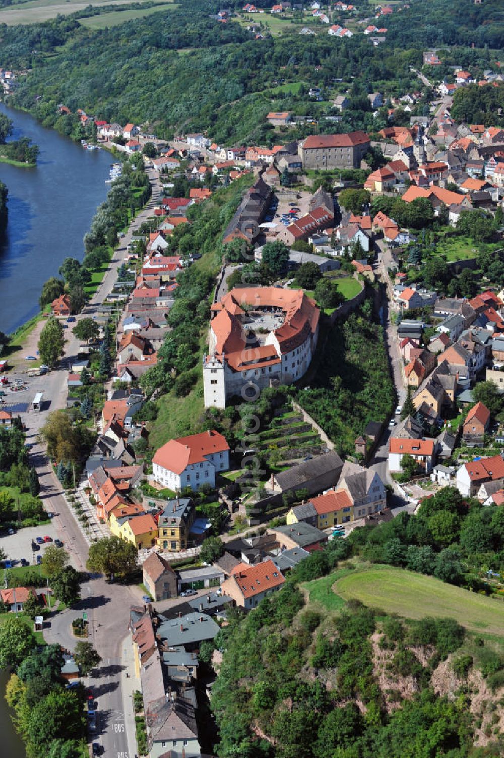 Wettin from the bird's eye view: The castle Wettin has been the domicile of the Saxony Royal House. These days, the building houses a secondary school with focus on art