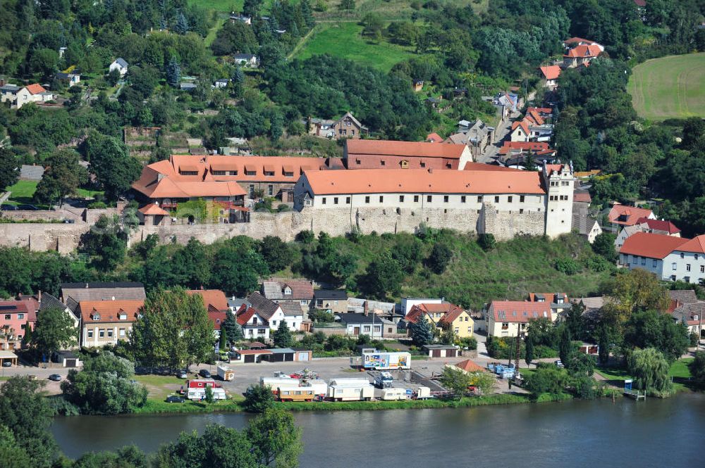 Wettin from the bird's eye view: The castle Wettin has been the domicile of the Saxony Royal House. These days, the building houses a secondary school with focus on art