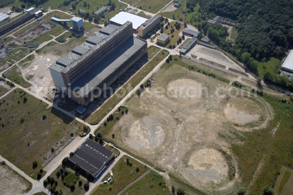 Aerial image ESPENHAIN - Mitteldeutscher Industriepark Espenhain der Mitteldeutschen Braunkohle-Strukturförderungsgesellschaft (MBS) auf dem Gelände des im März 1995 stillgelegten Braunkohlekraftwerkes I in Espenhain bei Leipzig. Das Kraftwerk hatte zusammen mit dem im Juni 1996 abgeschalteten Werk II zuletzt 1,36 Milliarden Kilowattstunden Elektroenergie in das öffentliche Stromnetz eingespeist. Der Abriß und die Sanierung des Geländes, einschließlich Brikettfabrik und Schwelerei soll bis zur Jahrtausendwende abgeschlossen sein.