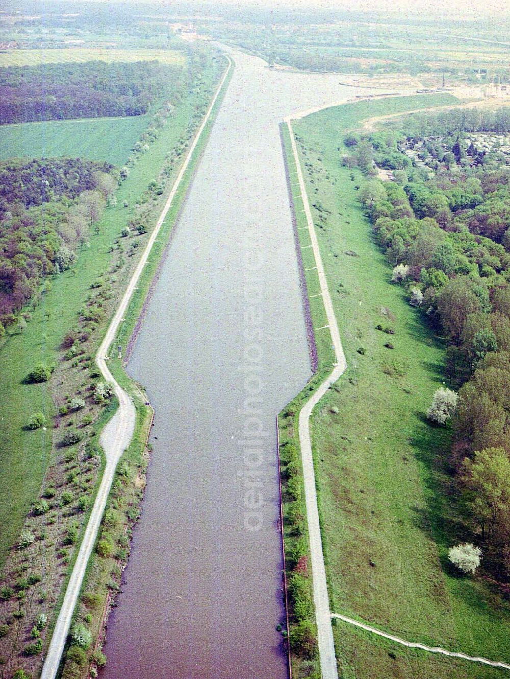 Aerial image Hohenwarthe - Mittellandkanal an der Doppelsparschleuse Hohenwarthe am Wasserstraßenkreuz Magdeburg.