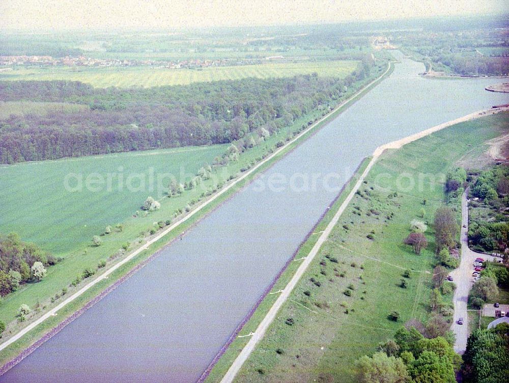 Aerial photograph Hohenwarthe - Mittellandkanal an der Doppelsparschleuse Hohenwarthe am Wasserstraßenkreuz Magdeburg.