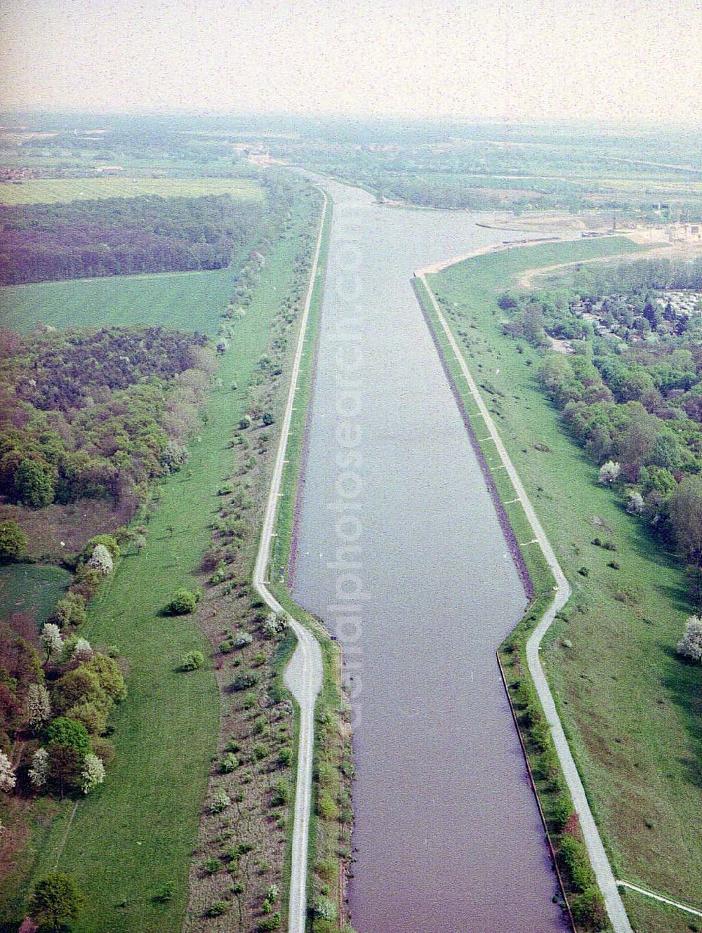 Hohenwarthe from above - Mittellandkanal an der Doppelsparschleuse Hohenwarthe am Wasserstraßenkreuz Magdeburg.