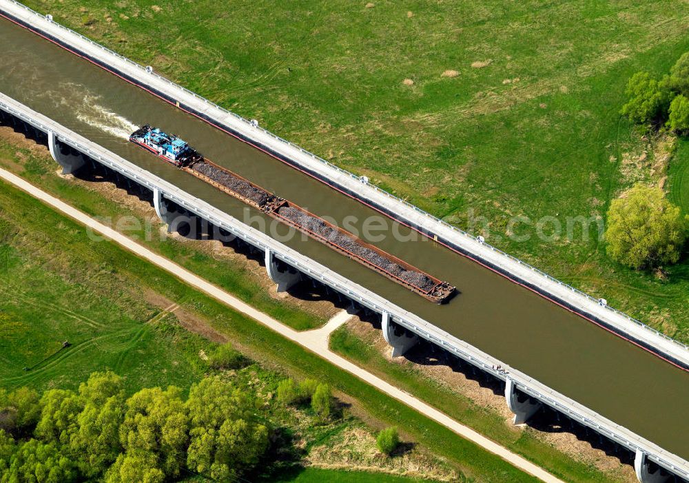 Aerial image Hohenwarthe - Mittelland Canal bridge / trough bridge over the Elbe at Magdeburg Hohenwarthe in Saxony-Anhalt