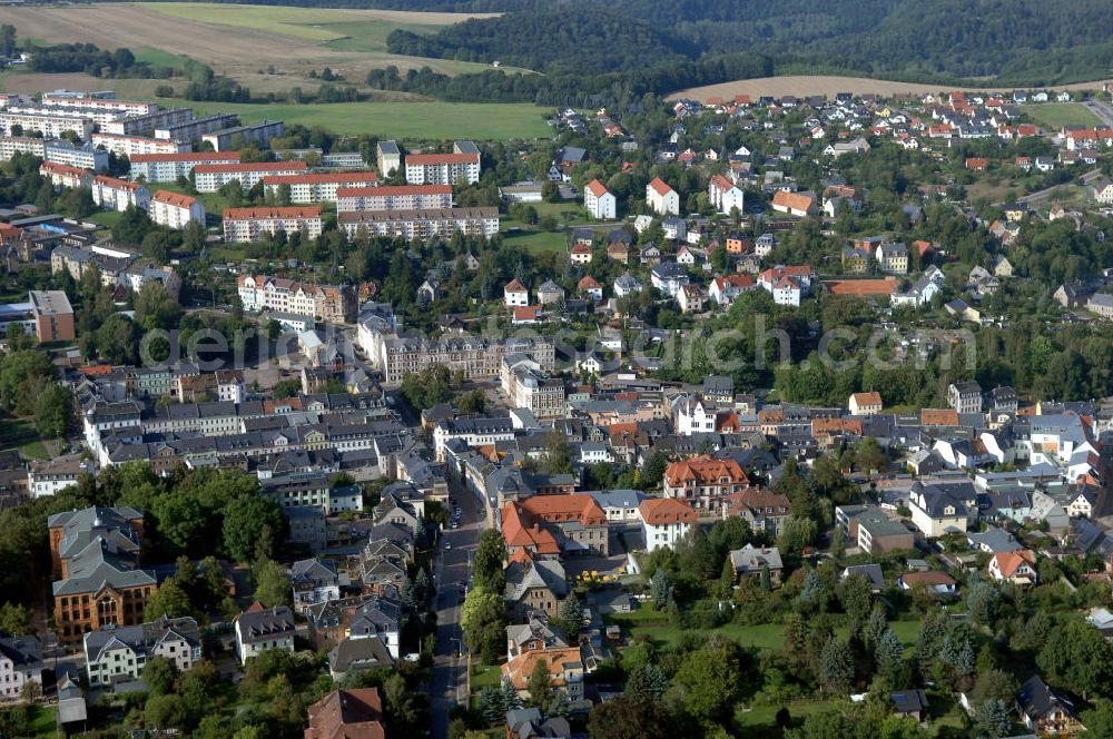 Aerial image Mittweida - Blick auf das Mittweida Stadtzentrum mit der Poststraße und dem Tzschirnerplatz. Mittweida ist eine Große Kreisstadt im Landkreis Mittelsachsen im Bundesland Sachsen. Sie ist Sitz der Verwaltungsgemeinschaft Mittweida.Mittweida wurde erstmals 1286 als oppidum (Stadt) bezeichnet und zählte um 1550 bereits zu den mittelgroßen Städten Sachsens. Kontakt: Stadtverwaltung Mittweida, Markt 32, Rathaus Haus 1, 09648 Mittweida, Tel. +49 (0)3727 967 0, Fax +49 (0)3727 967 180, e-mail: stadtverwaltung@mittweida.de