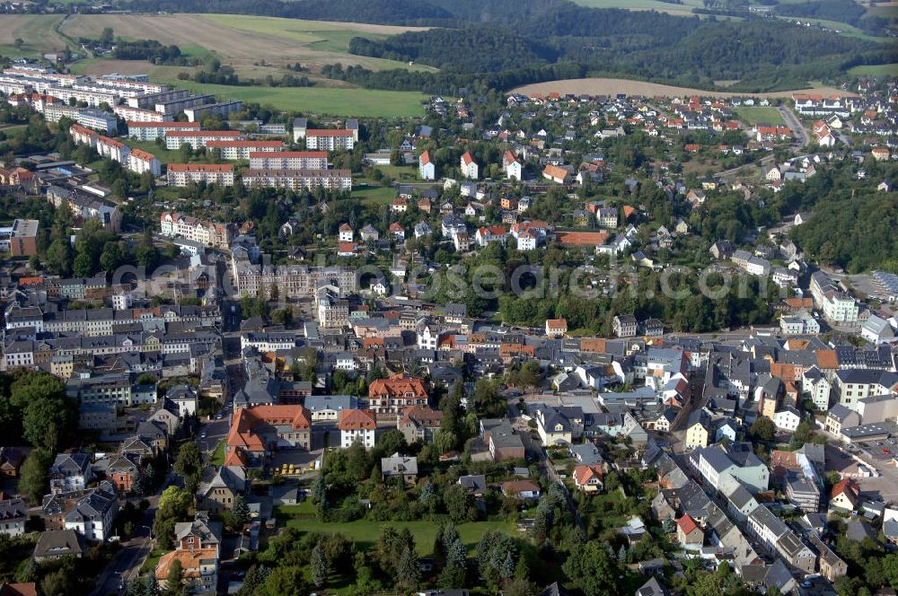 Mittweida from the bird's eye view: Blick auf das Mittweida Stadtzentrum mit der Poststraße und dem Tzschirnerplatz. Mittweida ist eine Große Kreisstadt im Landkreis Mittelsachsen im Bundesland Sachsen. Sie ist Sitz der Verwaltungsgemeinschaft Mittweida.Mittweida wurde erstmals 1286 als oppidum (Stadt) bezeichnet und zählte um 1550 bereits zu den mittelgroßen Städten Sachsens. Kontakt: Stadtverwaltung Mittweida, Markt 32, Rathaus Haus 1, 09648 Mittweida, Tel. +49 (0)3727 967 0, Fax +49 (0)3727 967 180, e-mail: stadtverwaltung@mittweida.de