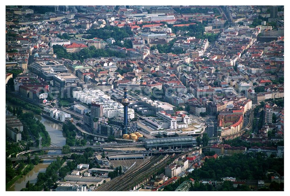 Aerial image Wien (Österreich) - Blick auf den Wiener Bezirk Alsergrund, mit dem blauen Schornstein im Hundertwasserstil der Müllverbrennungsanlage, der Wirtschaftsuniversität, dem unterirdischen Franz Josefs Bahnhof und dem Donau Kanal.