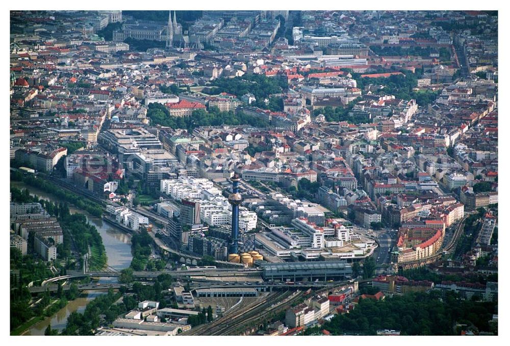 Aerial photograph Wien (Österreich) - Blick auf den Wiener Bezirk Alsergrund, mit dem blauen Schornstein im Hundertwasserstil der Müllverbrennungsanlage, der Wirtschaftsuniversität, dem unterirdischen Franz Josefs Bahnhof und dem Donau Kanal.