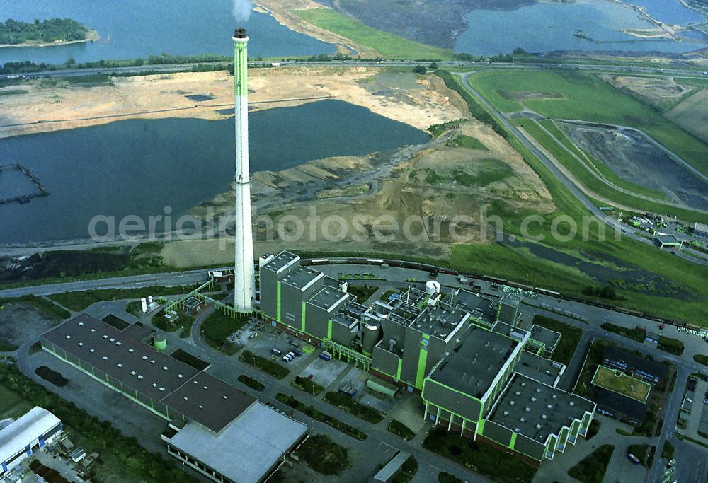 Kamp-Lintfort - Asdonkshof from the bird's eye view: Blick auf die Müllverbrennungsanlage MVA Asdonkshof , sie erzeugt Strom und Fernwärme. View of the Incinerator Asdonkshof aerea.