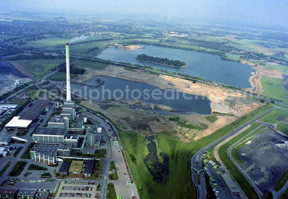 Aerial image Kamp-Lintfort - Asdonkshof - Blick auf die Müllverbrennungsanlage MVA Asdonkshof , sie erzeugt Strom und Fernwärme. View of the Incinerator Asdonkshof aerea.