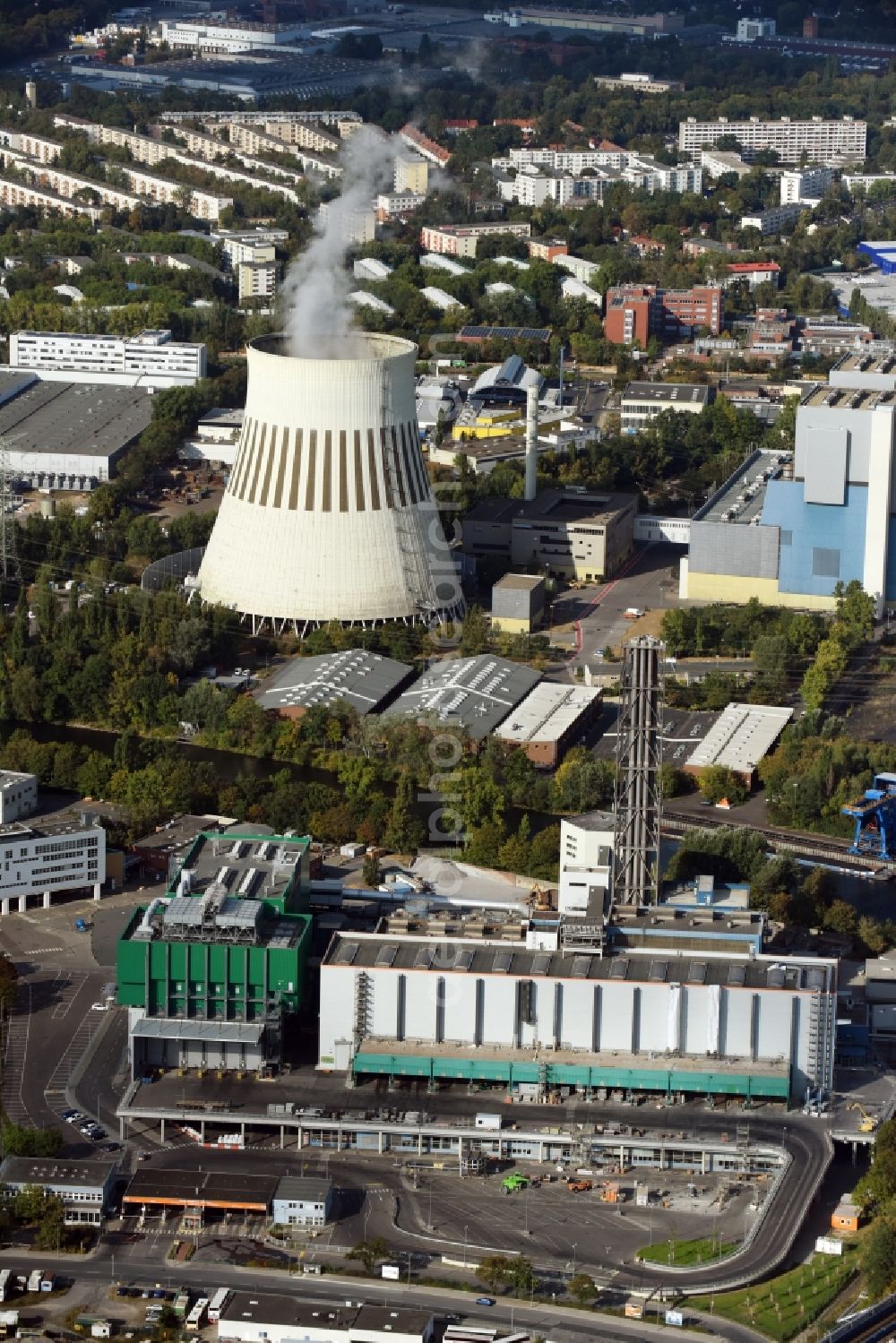 Aerial photograph Berlin - Power plants and exhaust towers of coal thermal power station at the Sophienwerder Weg in Ruhleben in Berlin in Germany