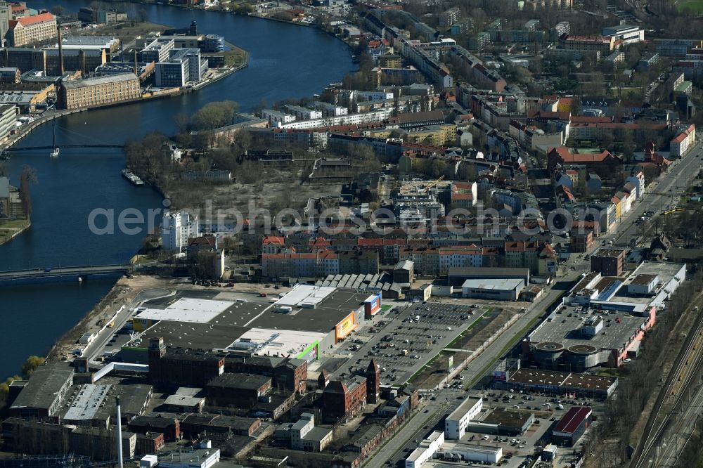 Berlin from the bird's eye view: Building of the store - furniture market moemax - SCONTO and Decathlon Filiale on Schnellerstrasse im Stadtteil Schoeneweide in Berlin in Germany