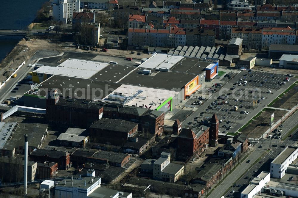 Aerial photograph Berlin - Building of the store - furniture market moemax - SCONTO and Decathlon Filiale on Schnellerstrasse im Stadtteil Schoeneweide in Berlin in Germany