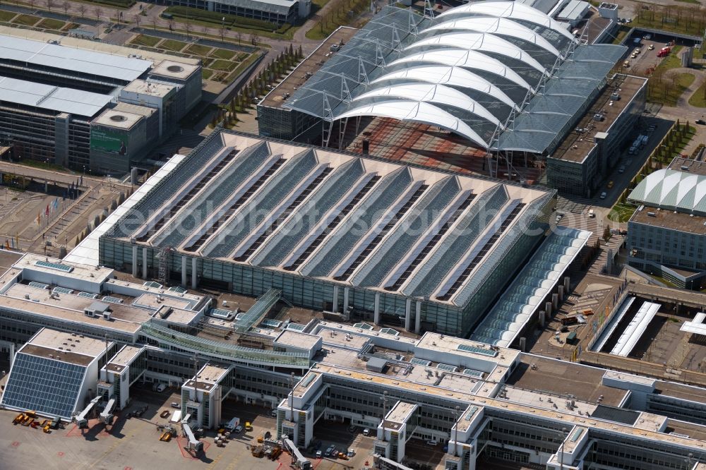 Aerial photograph Oberding - White membrane roof construction on the central terminal building Muenchen Airport Centers (MAC) and terminal on the grounds of Munich Airport in Oberding in the state Bavaria, Germany