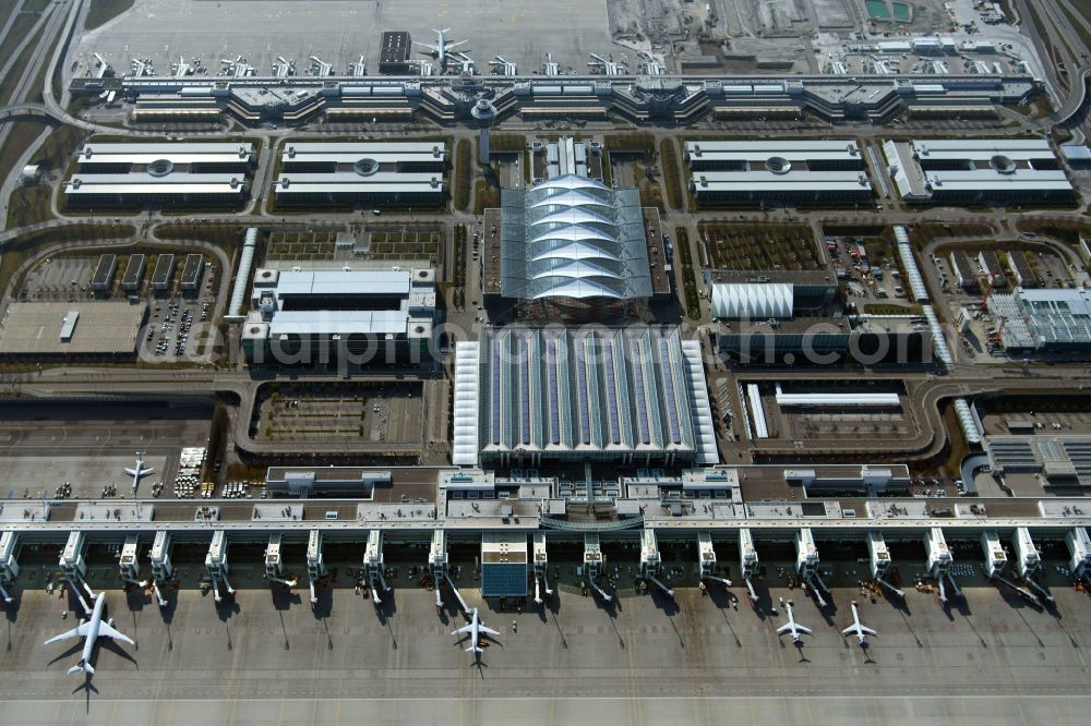 Aerial photograph Oberding - White membrane roof construction on the central terminal building Muenchen Airport Centers (MAC) and terminal on the grounds of Munich Airport in Oberding in the state Bavaria, Germany