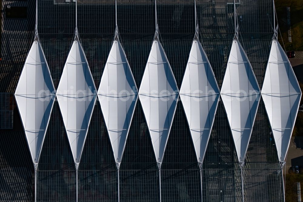 Aerial photograph Oberding - White membrane roof construction on the central terminal building Muenchen Airport Centers (MAC) and terminal on the grounds of Munich Airport in Oberding in the state Bavaria, Germany