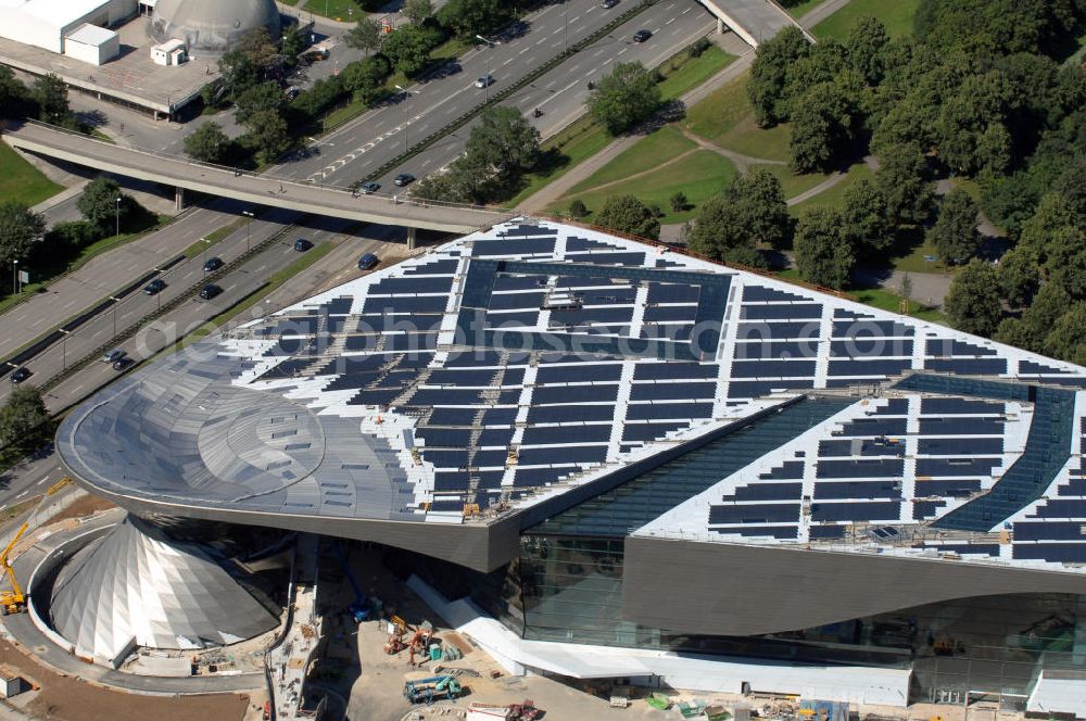 Aerial photograph München - Baustelle der BMW Welt, diese wurde von den Architekten Coop Himmelb(l)au für BMW errichtet. Auf dem Dach ist eine Solaranlage mit 800 KW Leistung installiert. Genutzt wird das Gebäude für Ausstellungen rund um das Thema BMW. Weitere Informationen unter: