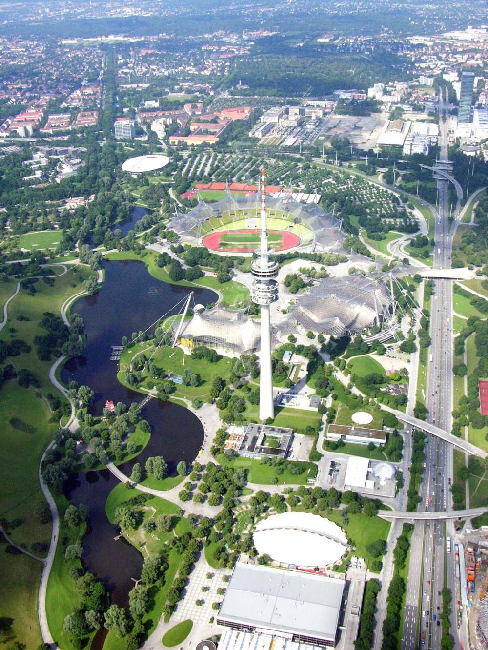 München from the bird's eye view: Blick auf den Münchener Fernsehturm im Olympia-Park