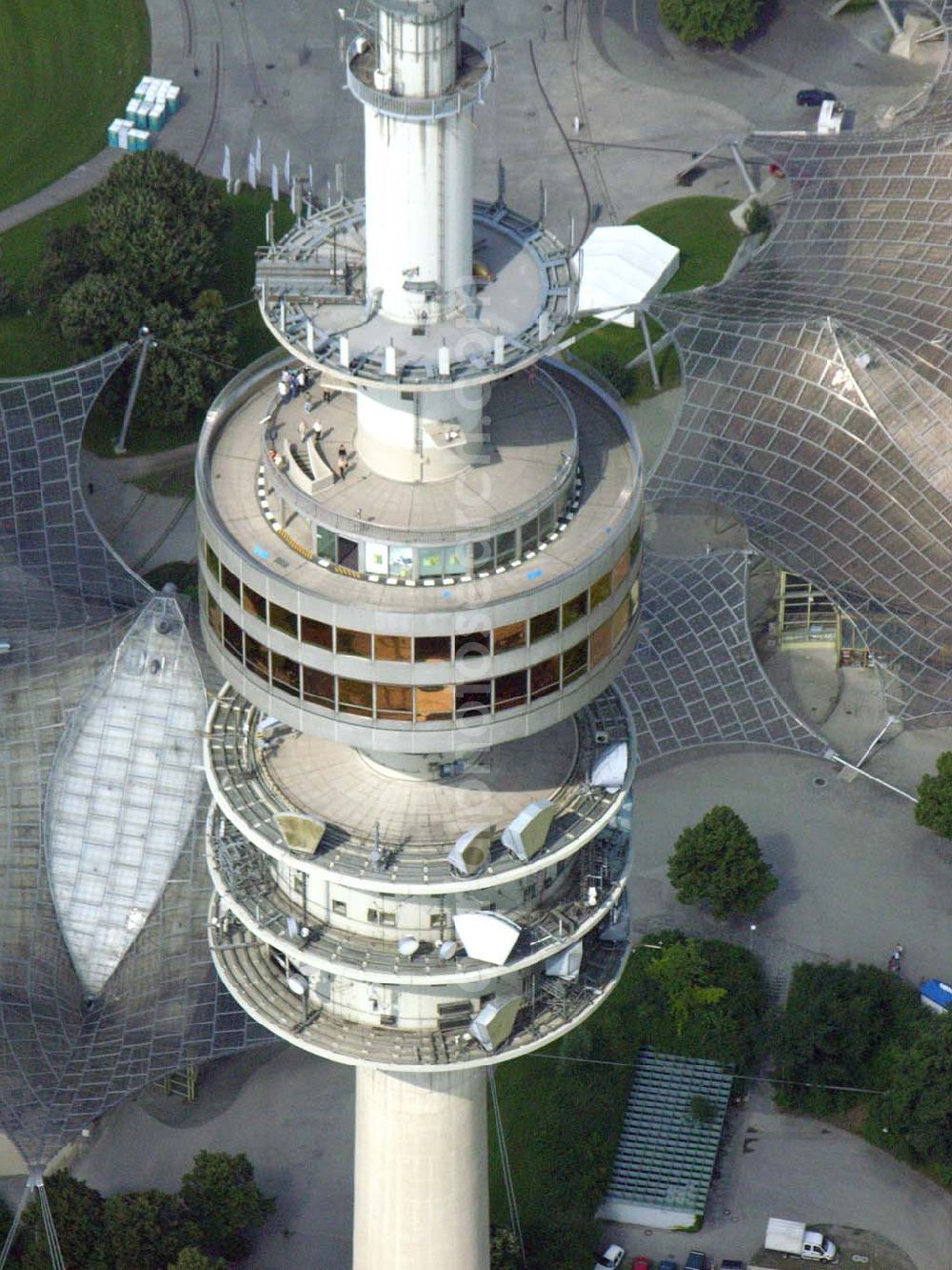 Aerial image München - Blick auf den Münchener Fernsehturm im Olympia-Park