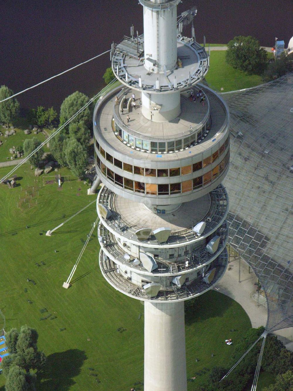 Aerial photograph München - Blick auf den Münchener Fernsehturm im Olympia-Park