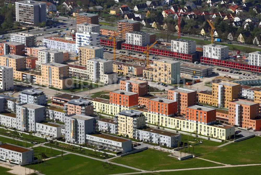 Aerial image München - Neubauwohngebiet Siedlung Am Harthof in Milbertshofen in München.