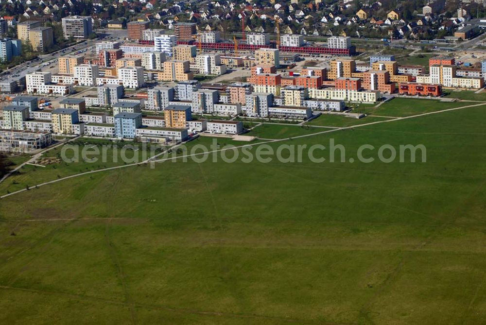 München from the bird's eye view: Neubauwohngebiet Siedlung Am Harthof in Milbertshofen in München.