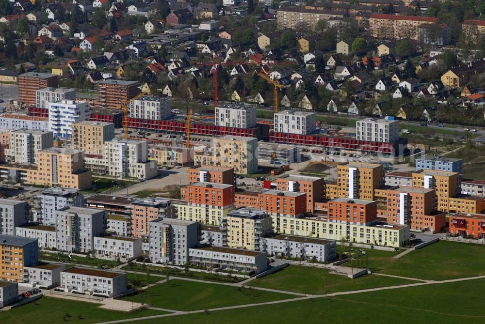 Aerial photograph München - Neubauwohngebiet Siedlung Am Harthof in Milbertshofen in München.