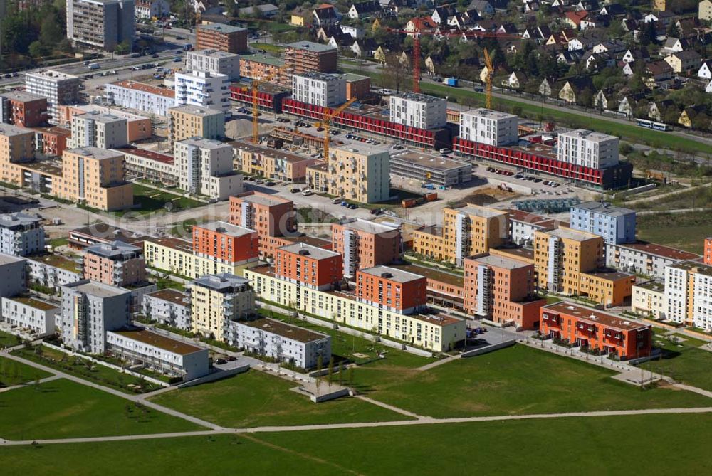 München from the bird's eye view: Neubauwohngebiet Siedlung Am Harthof in Milbertshofen in München.