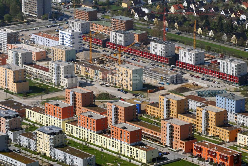 Aerial image München - Neubauwohngebiet Siedlung Am Harthof in Milbertshofen in München.