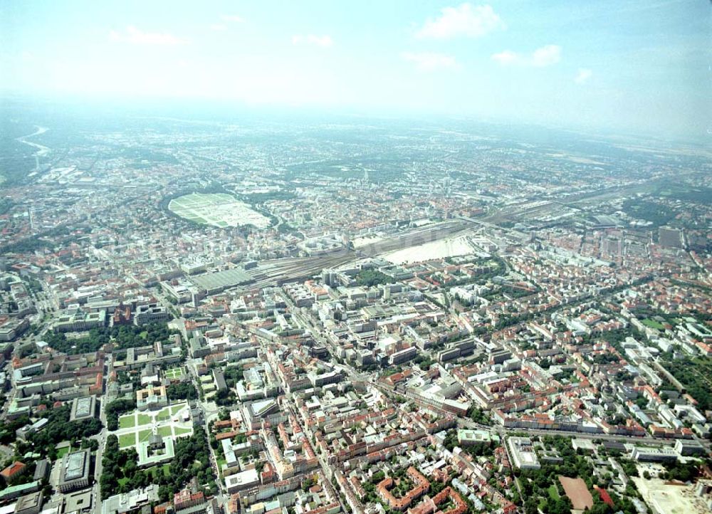 Aerial photograph München - München Westend mit dem Hauptbahnhof und der Theresienwiese.