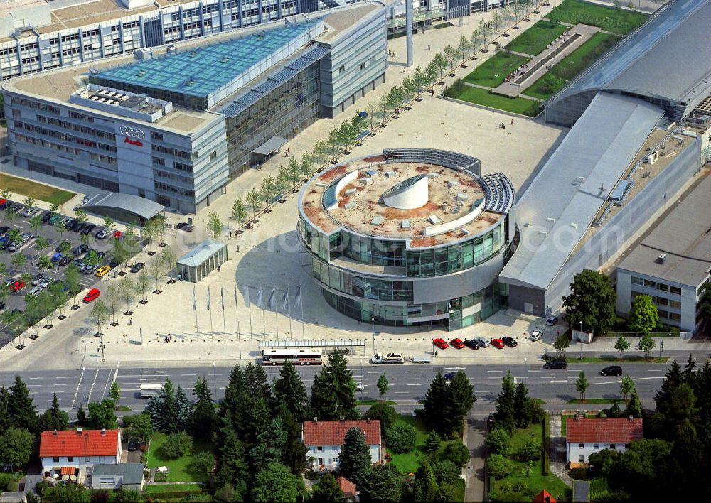 Aerial photograph Ingolstadt - Das mobile museum der Audi AG. In dem 23 Meter hohen Glas-Stahl-Gebäude sind Autos, Fahrräder und Motorräder der Firmen Audi, DKW, Horch, Wan derer und NSU ausgestellt. The museum mobile of the Audi AG. In the 23-meter-high glass and steel building cars, bicycles and motorcycles of the companies Audi, DKW, Horch, Wan derer and NSU are shown.