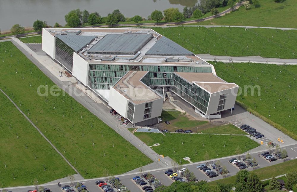 Wolfsburg from above - Der von der Wolfsburg AG errichtete MobileLifeCampus im Stadtteil Hageberg. Im 2006 fertiggestellten und von Henn Architekten entworfenen Gebäudekomplex sind die AutoUni und Teile der Volkswagen-Informationstechnologie untergebracht. The MobileLifeCampus in the district Hageberg.