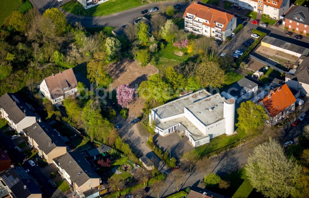 Hamm from the bird's eye view: Church building of Versoehnungskirche in the Heessen part of Hamm in the state of North Rhine-Westphalia